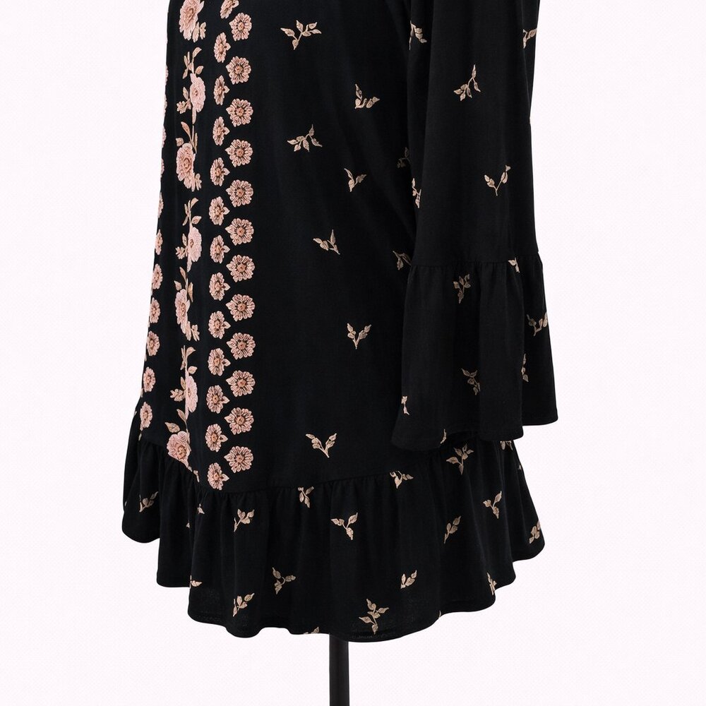 NWOT Style & Co Black Top w/ Gold Floral Detail Size M - Picture 9 of 12